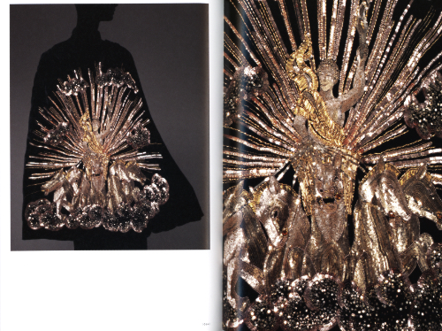 Mode Surreal – A Crazy Love for Wearing Mode Surreal – A Crazy Love for Wearing